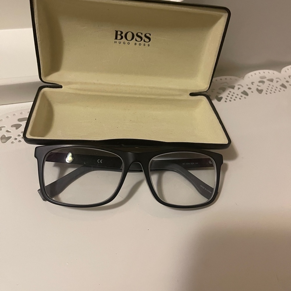 Boss orange eyeglass gray and silver flexible frames.no damage. Good conditions - Picture 6 of 13